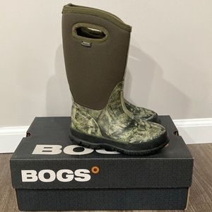 Bogs mossy oak boots size 12 kids